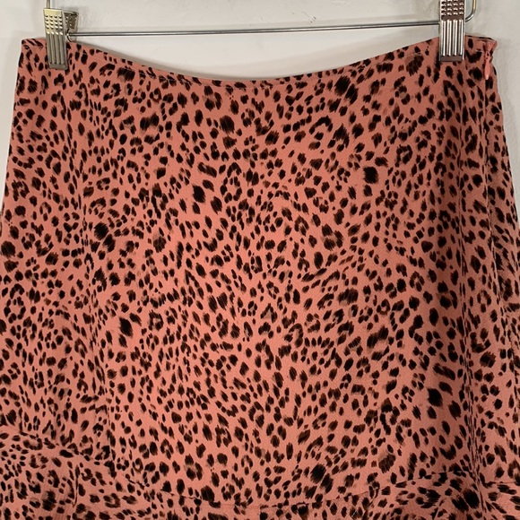 Francesca’s NWT Tiereddrop Rose Leopard Print Women’s Size L Lined Mini Skirt - Picture 8 of 16